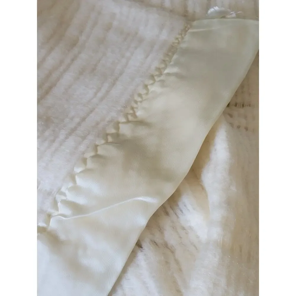 Vintage Light Yellow Blanket Soft‎ Woven Throw Bedspread Farmhouse Deco 86 x 75